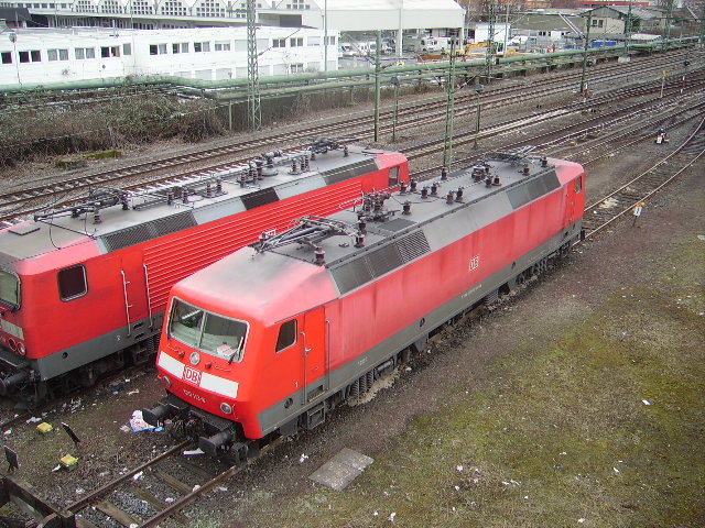 Eine BR 120 abgestellt in Frankfrut am Main am altem BW. 