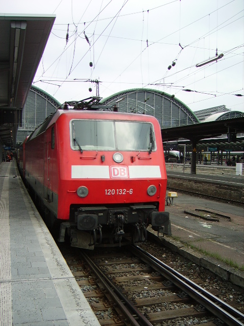Eine BR 120 die mit einer 101 den EC nach Frankfurt Hbf brachte. Ich bin in
Heidelberg eingestiegen am 28.01.11