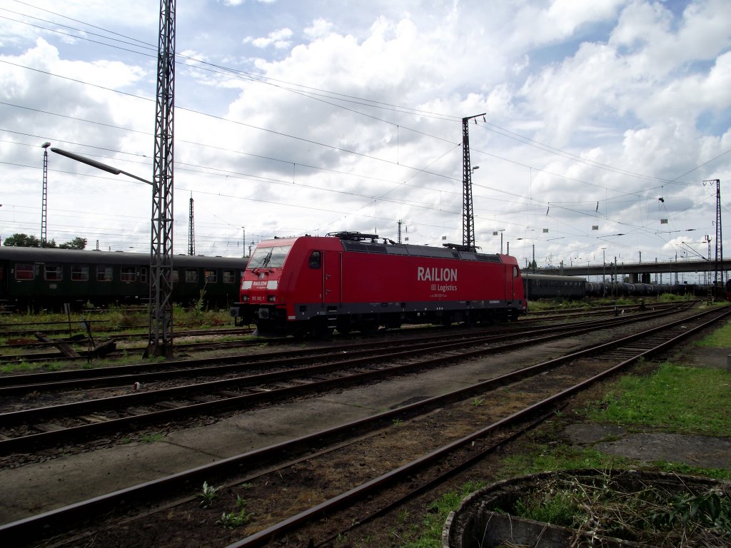 Eine BR 185 steht am 06.08.11 in Hanau 