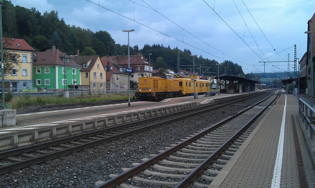 Eine BR 203 durchfhrt am 05.08.2012 mit einem 708er den Bahnhof Kronach. 