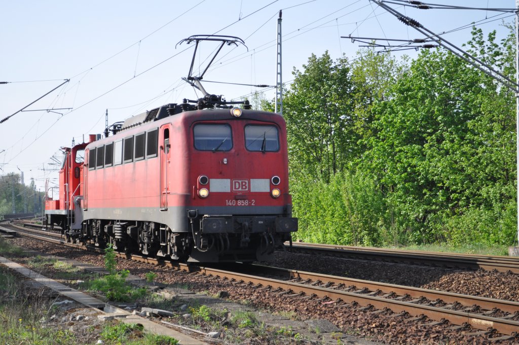 Eine BR 362 im Schlepp gesichtet am 30.04.2012 in Berlin Eichgestell