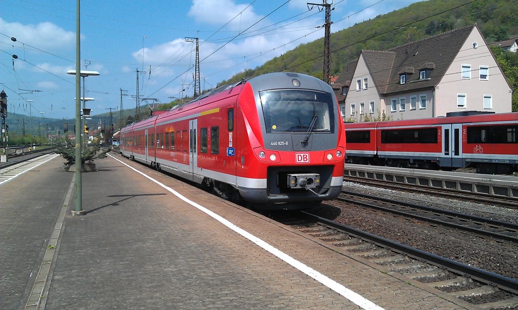 Eine BR 440 trifft am 01.05.2012 als RB Jossa - Gem�nden (Main) in Gem�nden am Main ein. 
