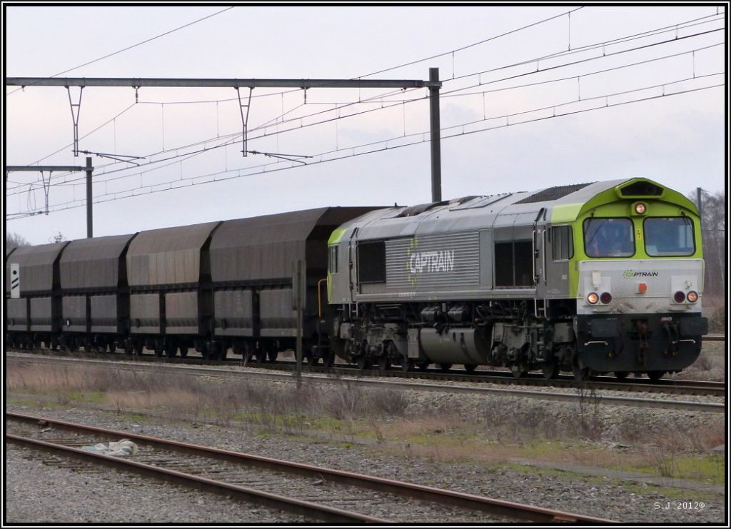 Eine Class-66 der Firma Captrain durchfhrt im Mrz 2012 Montzen Gare in Belgien,
am Haken ein Erzzug.Wohin die Reise geht kann ich leider nicht sagen.