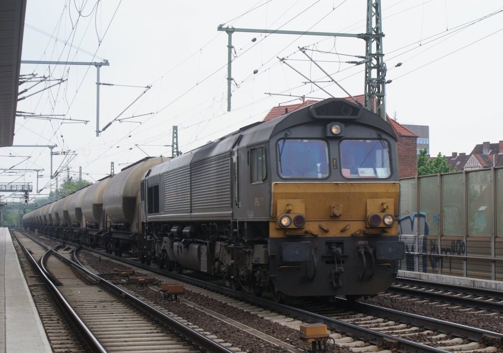 Eine Class 66 fuhr mit einen Gz Kohlenstaubwagen am 09.05.2010 durch Hannover Linden/Fischerhof.

