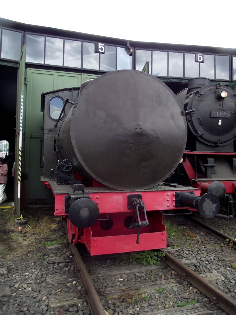 Eine Dampfspeicher Lok steht am 11.05.13 in Darmstadt Kranichstein 