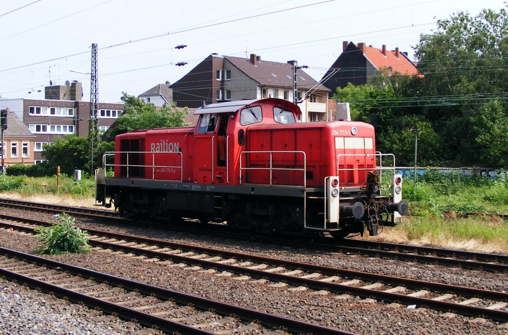 Eine DB 294 bei der Fahrt durch den Bahnhof Herne, 29. Juni 2010.