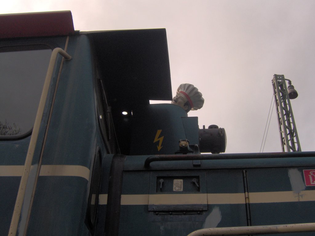 Eine Detailaufnahme der V60 der RSE.
Man sieht den Kopf eines Kochs auf dem Dach.