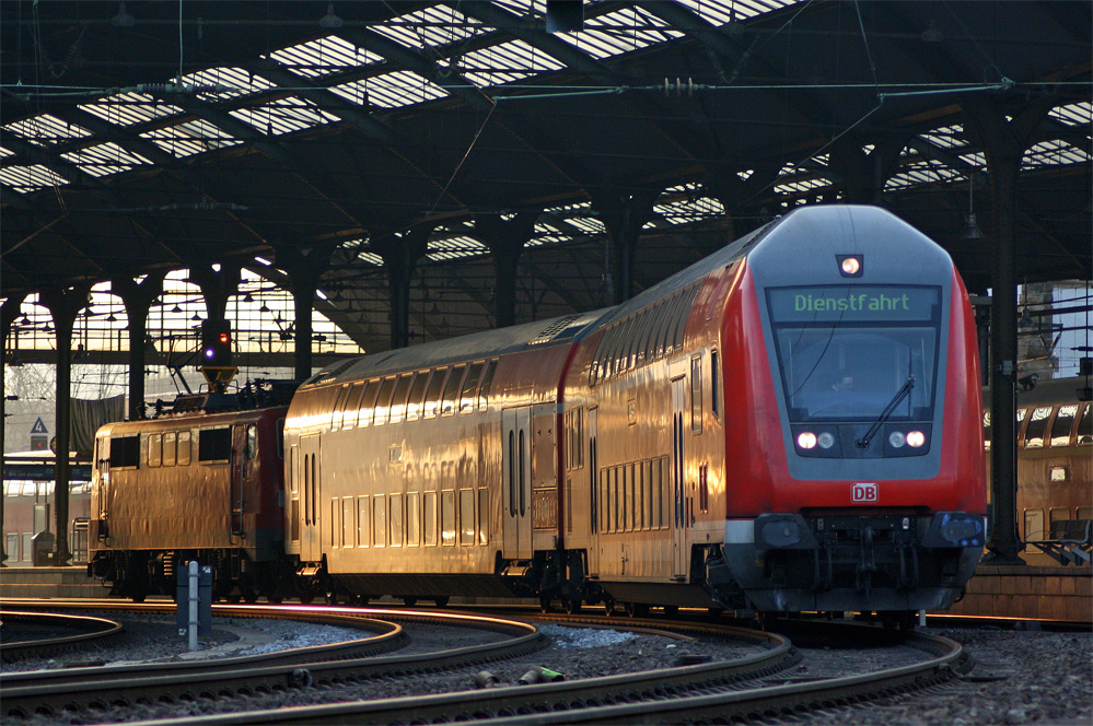 Eine Dienstfahrt gen Kln.. (oder nur bis KARE?) mit 111 158-2 beim Halt in Aachen Hbf, 4.3.11
