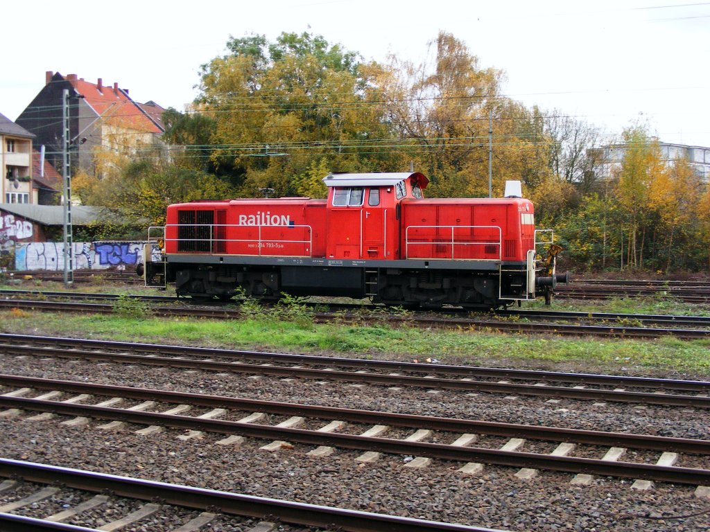 Eine Diesellok der DB-Baureihe 294 im Bahnhof Herne am 6. November 2009. 
