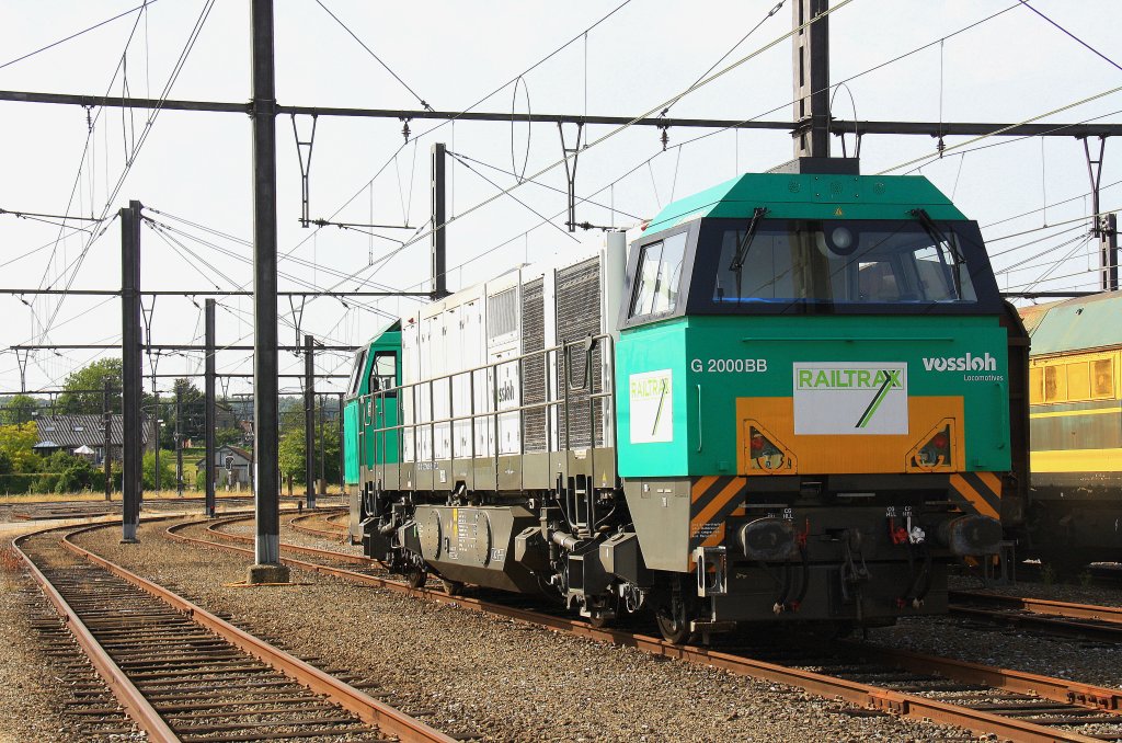 Eine Diesellok von Vossloh Lok G2000BB von Railtraxx steht in Montzen-Gare(B) bei Sommerwetter am 19.8.2012.