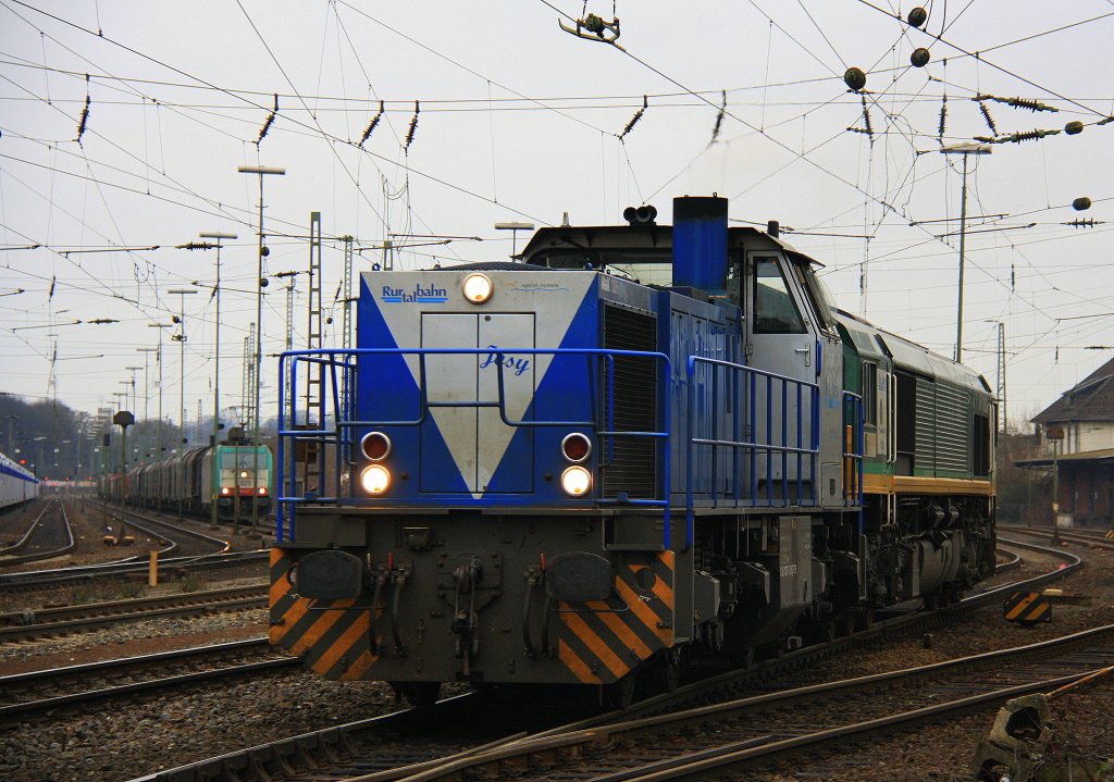 Eine Dieselok Josy , V151 von der Rurtalbahn und fhrt mit einer Class 66 PB17 von der Rurtalbahn und fahern Als Lokzug von Aachen-West nach Stolberg-HBF am 27.12.2011.