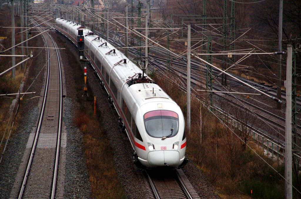 Eine Doppeleinheit ICE-T der BR 411 durchf�hrt am 06.12.09 Holzweissig Richtung Leipzig.