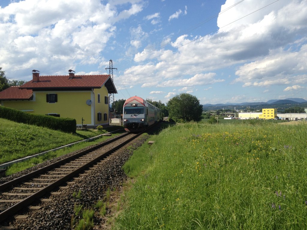 Eine Doppelstockgarnitur mit DH 1500.6 (1 von 2 Maschinen die bereits mit PZB ausgestattet sind) als schiebe Lokomotive am 26.6.2012 als R 8567 auf der Strecke S 61 (Graz Hbf/Lieboch/Wies-Eibiswald) zwischen den Bahnhfen Lieboch und Lannach. Diese Garnitur bernachtet in Wies-Eibiswald und fhrt morgen in der Frh als R 4354 als einziger Dostozug auf der Strecke S 6 (Wies-Eibiswald/Hengsberg/Graz Hbf) wieder retour nach Graz.