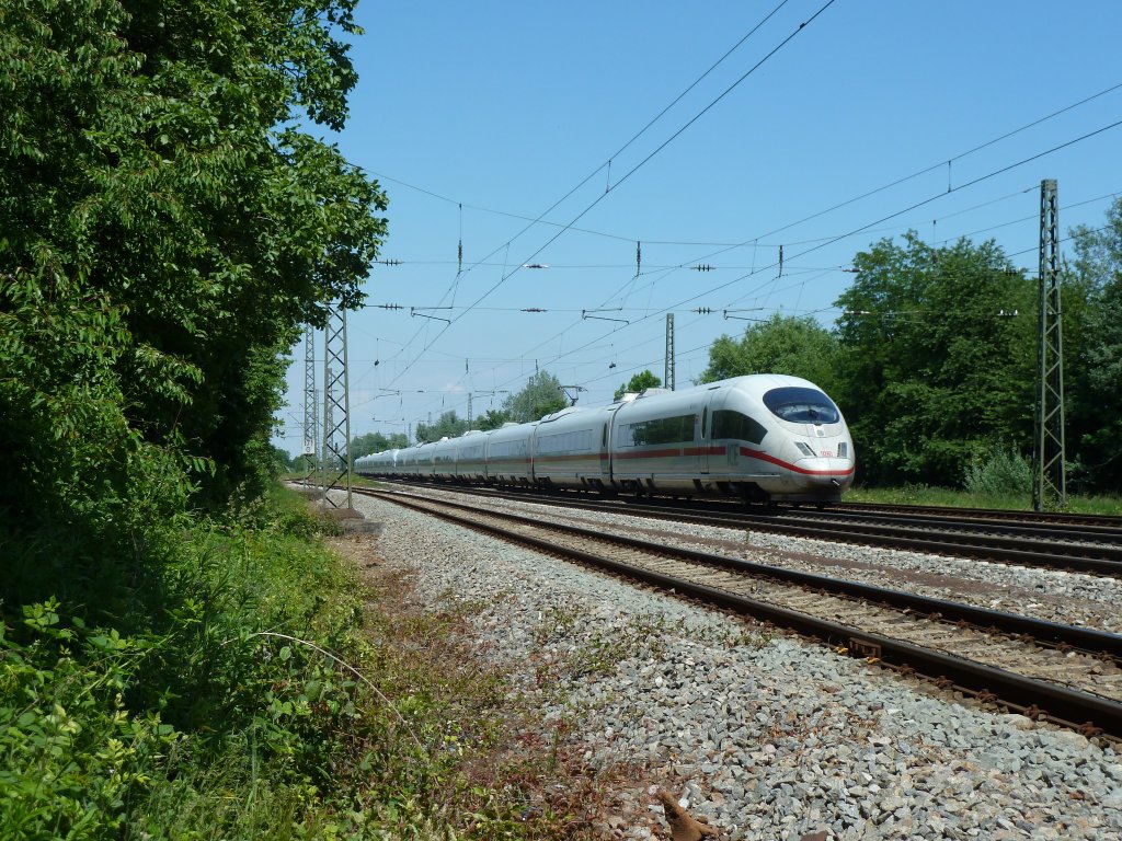 Eine Doppeltraktion 403 am 25.08.12 auf dem Weg von Basel SBB nach Dortmund. Das Bild entstand bei Orschweier.