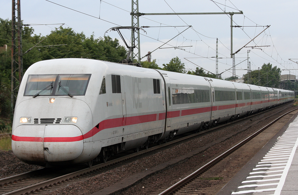 Eine Doppeltraktion ICE2 durchf�hrt Duisburg Schlenk am 19.06.2011