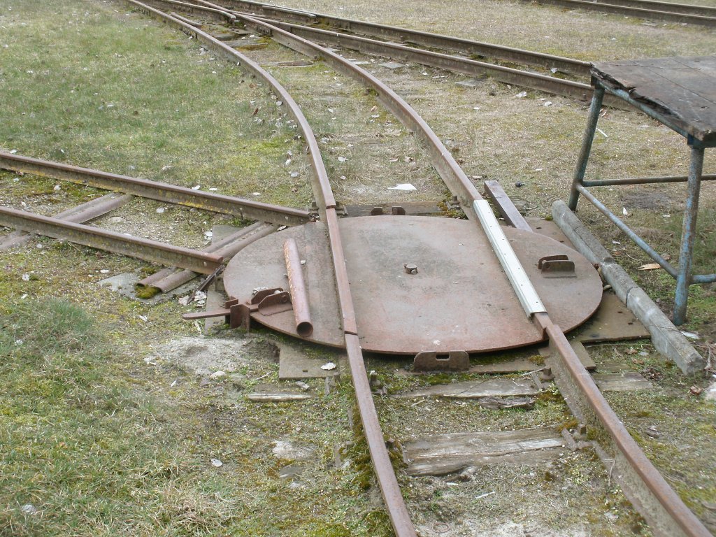 Eine Drehscheibe fr 600mm Spurweite befindet sich in Schwichtenberg.Aufgenommen am 13.April 2013.