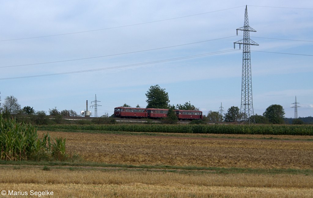 Eine Dreifachtraktion VT98 verlsst am 02.09.12 Korbach in Richtung Willingen. Aufgenommen beim Kurhessenbahnfest.
