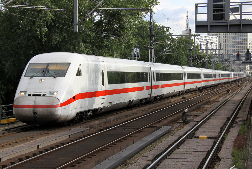 Eine DT ICE2 durchfhrt Berlin Tiergarten am 11.08.2012