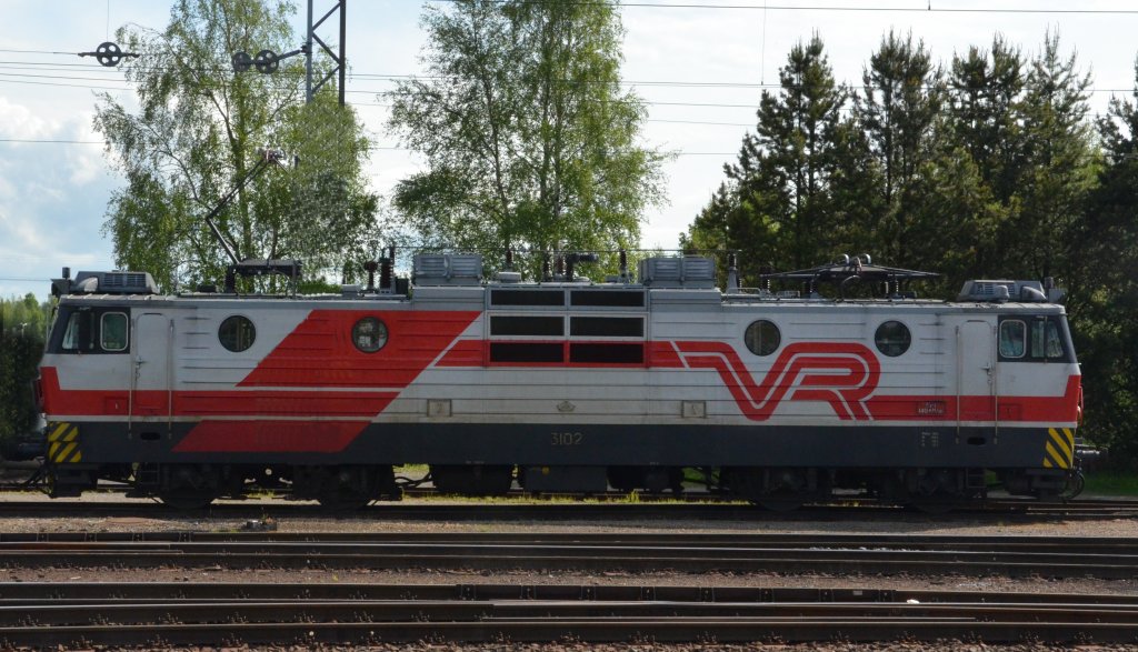 Eine E-Lok Sr1 im Bahnhof von Kokkola, 17.06.2012