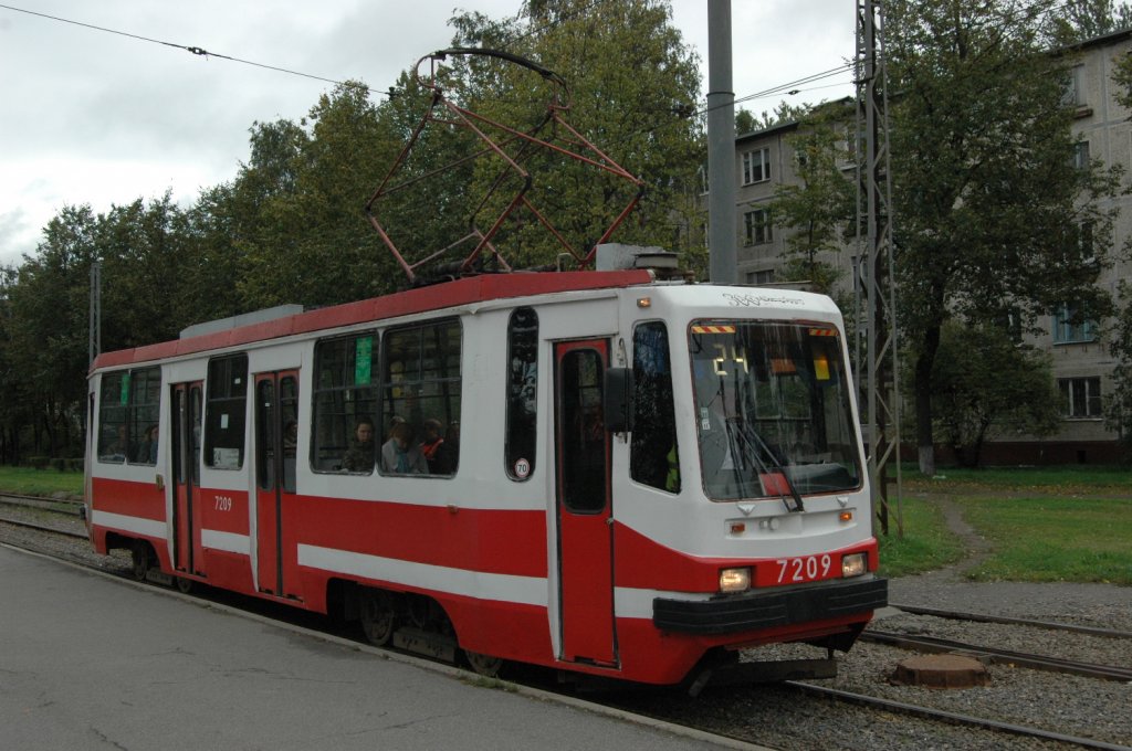 Eine etwas neuere Straenbahn in St. Petersburg am 20.09.2010 gesehen.