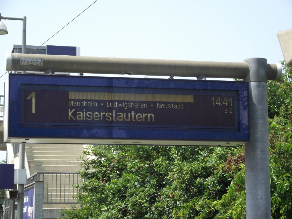 Eine Fahrgast Anzeige am 02.06.11 in Mannheim Friedrichsfeld Sd 