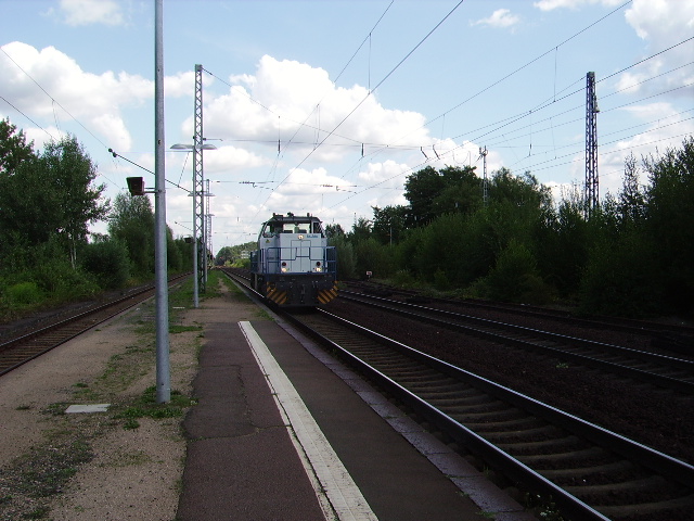 Eine G1206 der Rurtalbahn in Maintal auf Übergabefahrt am 28.07.09