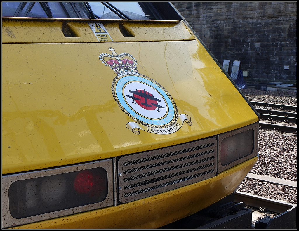 Eine ganz besondere Lokomotive brachte uns von Edinburgh nach London: Front der Maschine, die schon im September 1989 mit 260 km/h einen britischen Rekord aufstellte. Edinburgh, 14.7.2013