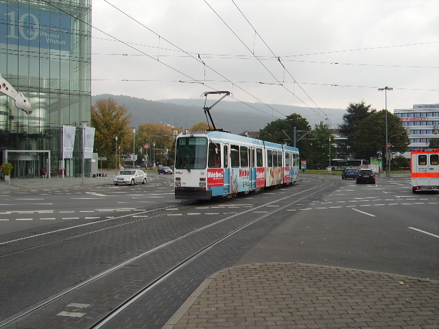 Eine Heidelberger Stra�enbahn am 15.10.10 am Hbf.