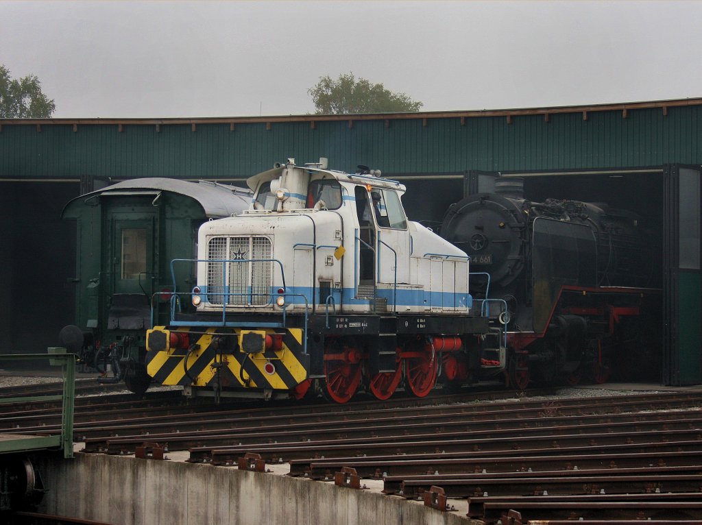 Eine Henschel Rangierlok am 02.10.2010 bei Rangier arbeiten im Ampflwanger Museum. 