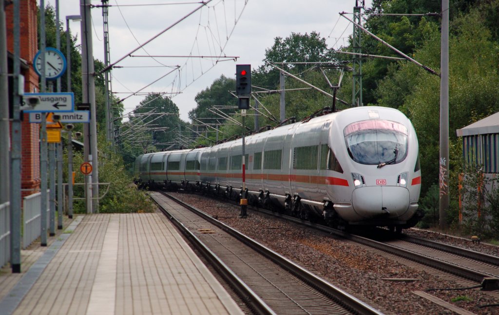 Eine ICE-Doppeleinheit wechselt am 01.09.10 in Burgkemnitz das Gleis um eine vorrausfahrende RB zu berholen.