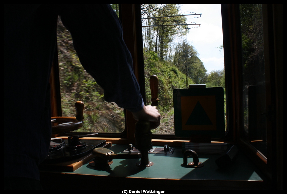 Eine Impression aus dem Rheinbahnwagen 107, der die Mitglieder der IGN Rhein-Neckar e.V. am 15.05.2010 ber die Bergische Museumsbahn befrderte.