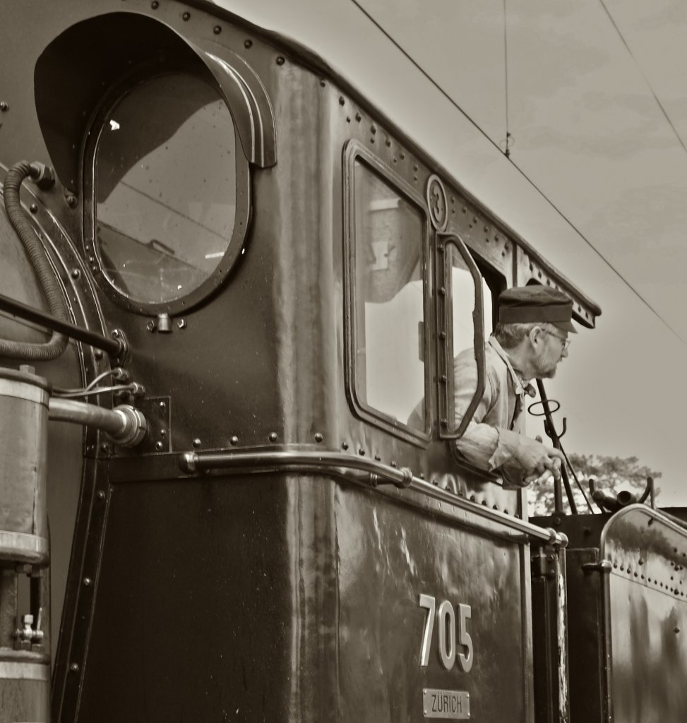 Eine Impression von der Drei-Seen-Jubilums Rundfahrt mit der wohl schnsten aller Dampfloks: der SBB A 3/5 705.
Murten, den 25. Juni 2011
