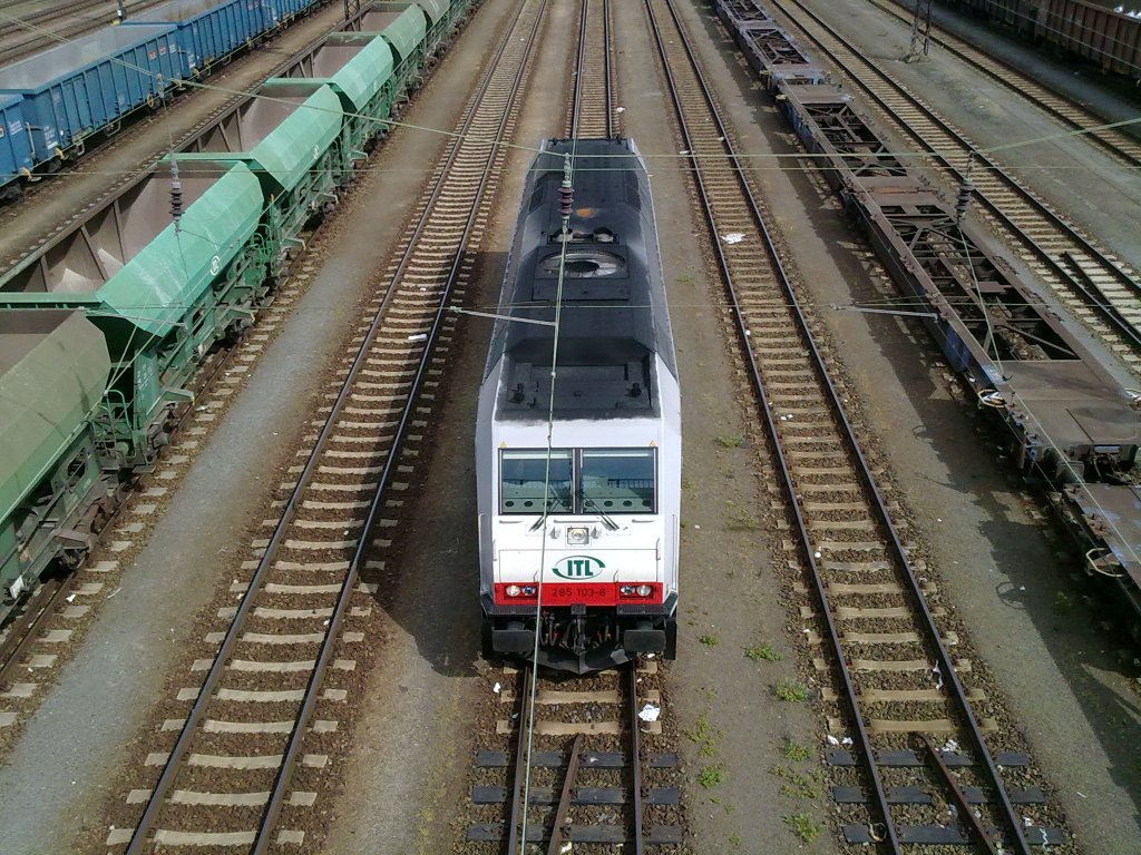 Eine ITL BR 285 beim rangieren in Dresden Friedrichstadt.
12.05.2010