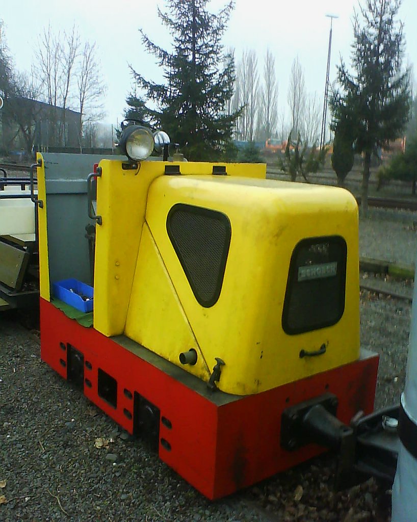 Eine kleine Feldbahnlok im RIM im ehemaligem BW K�ln-Nippes.7.2.10.