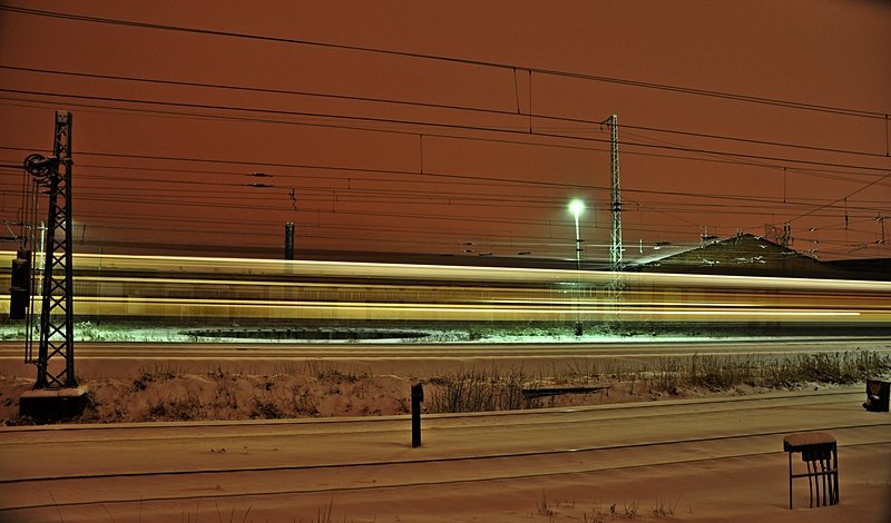 eine der letzten RE verlt den Bf Stralsund, vorbei am ehemaligen Bw Stralsund, 11.01.2010

