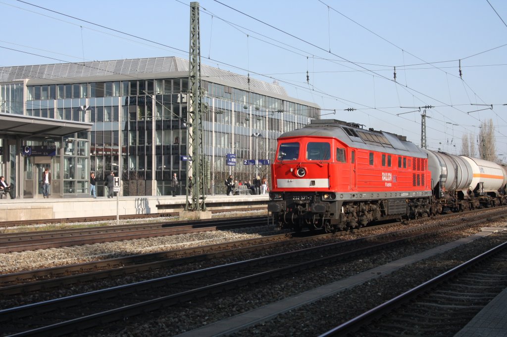 Eine Ludmilla (BR 232 527-2) mit Kesselzug auf Durchfahrt am Heimeranplatz in M�nchen. Sichtung am 08.04.10