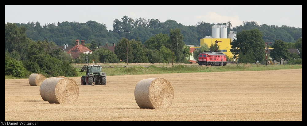 Eine Ludmilla wartet am 08. August 2010 im Bahnhof Tssling auf einen Gegenzug aus Burghausen. 
