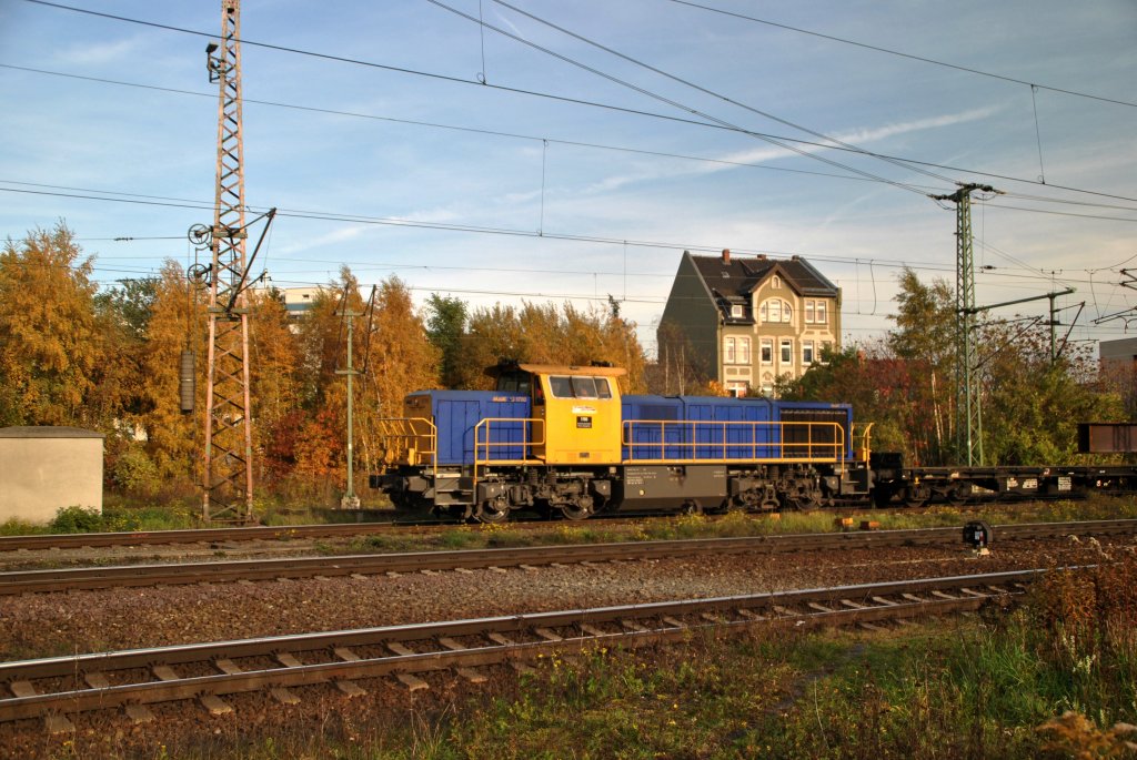 Eine MaK 1700 BB, zieht am 29.10.10 einen Stahltrgerzug durch Lehrte.