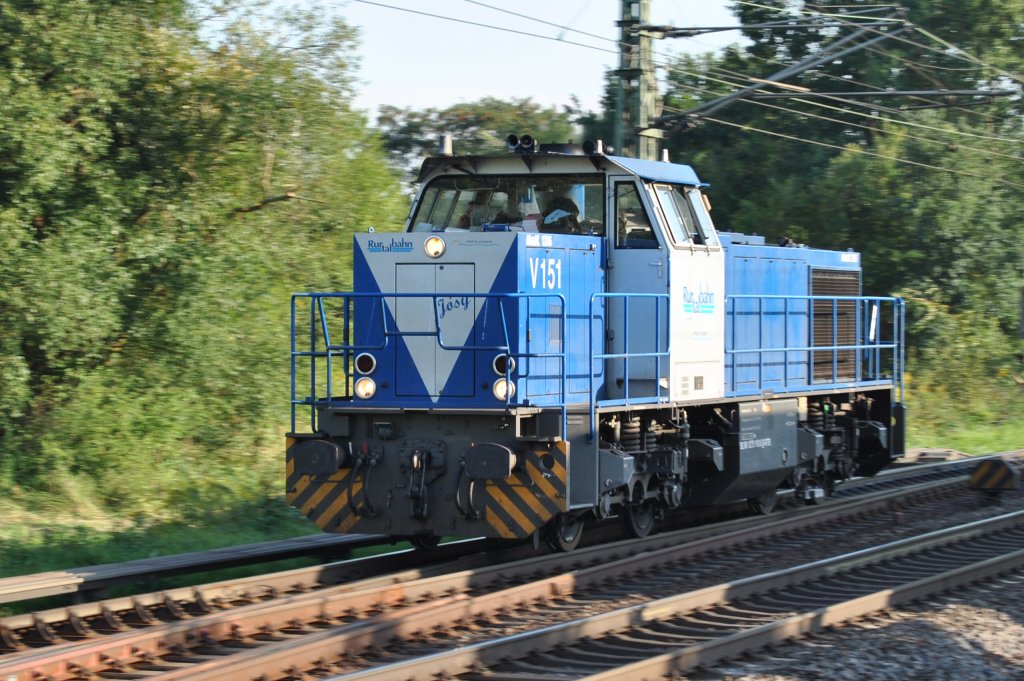 Eine Mak G 1206 durchfhrt am Abend des 02.09.2011 als Lz den Bahnhof Langen Flugsicherung.