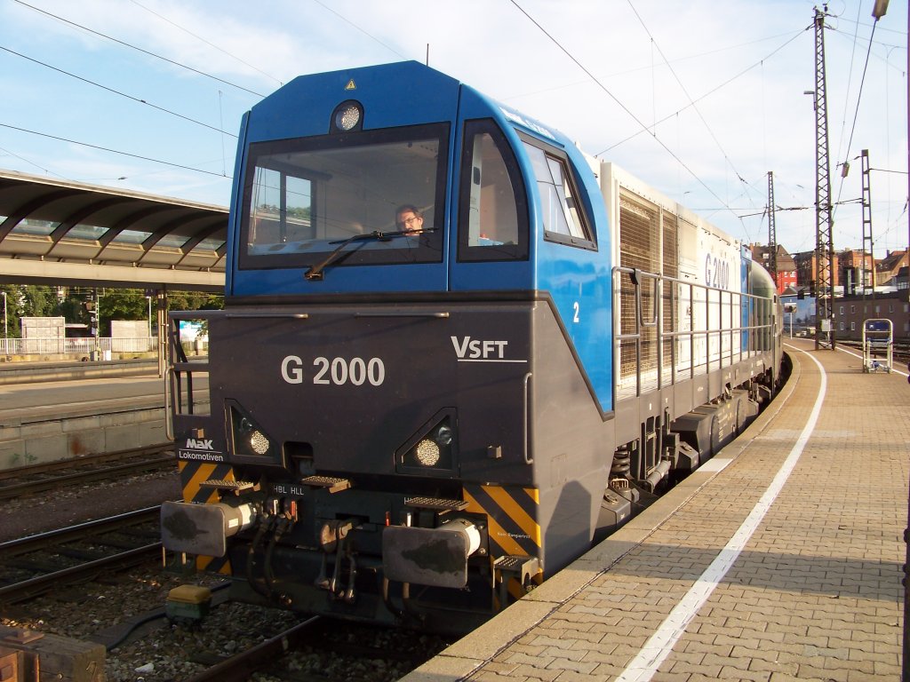 Eine MAK G2000 wartet in Ulm Hbf am 12.09.2010 an Gleis 5b auf Ausfahrt mit einem Sonderzug.