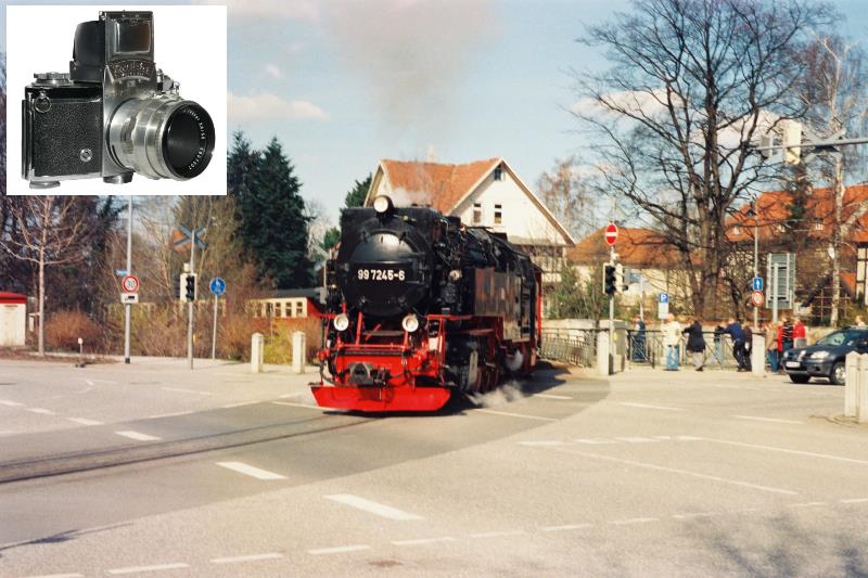 Eine meiner schnsten Kameras ist die Exakta Varex IIa. Es ist schon eine riesen Freude den Zug im Schachtsucher anfahren zu sehen. Aber im Zeitalter der Zoomobjektive ist es schon ein schwere Schritt zurck wieder mit 50mm Festbrennweite zu fotografieren. Aber das ist nun die experimantale Fotografie.