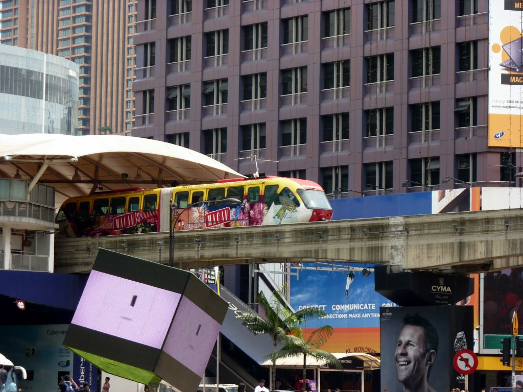 Eine Monorail am 18.04 in der Station Bukit Bintang.
