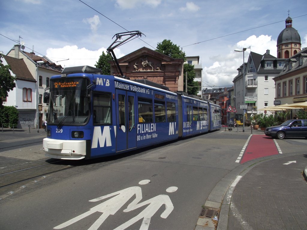 Eine MVG Stra�enbahn in Mainz Gautor am 14.06.11