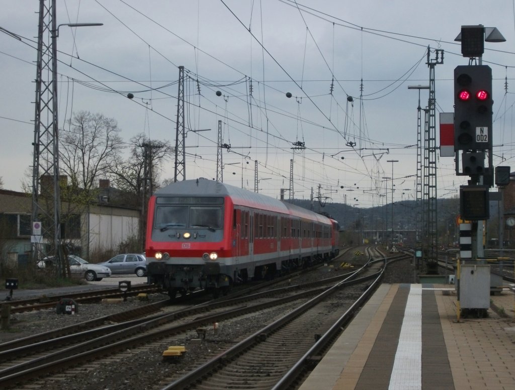 Eine n-Wagen Garnitur mit schiebender 111 213 erreicht am 19.April als Leerreise aus Ha�furt den Bahnhof Bamberg. Sp�ter fuhr sie als RB 58192 zur�ck nach Ha�furt.