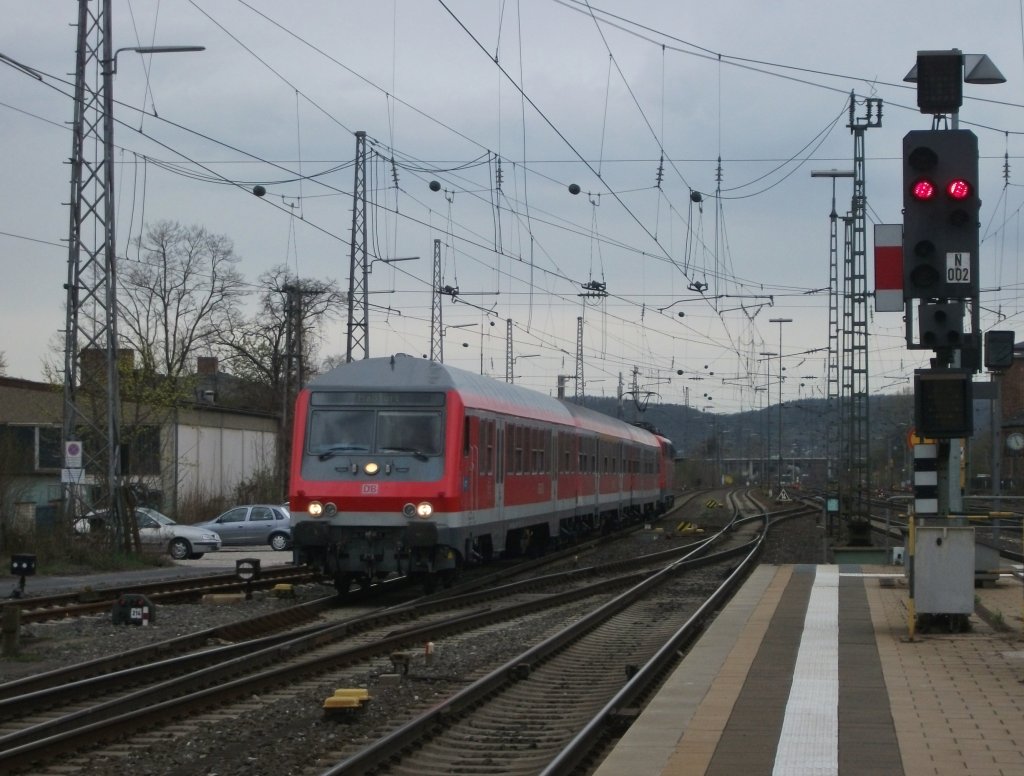 Eine n-Wagen Garnitur mit schiebender 111 213 erreicht am 19.April als Leerreise aus Hafurt den Bahnhof Bamberg. Spter fuhr sie als RB 58192 zurck nach Hafurt.
