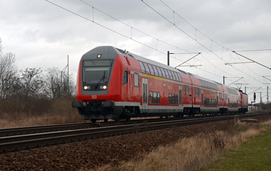Eine neue Dosto-Garnitur war am 11.03.12 auf dem weg nach Wittenberg als sie bei Greppin Richtung Dessau fuhr.