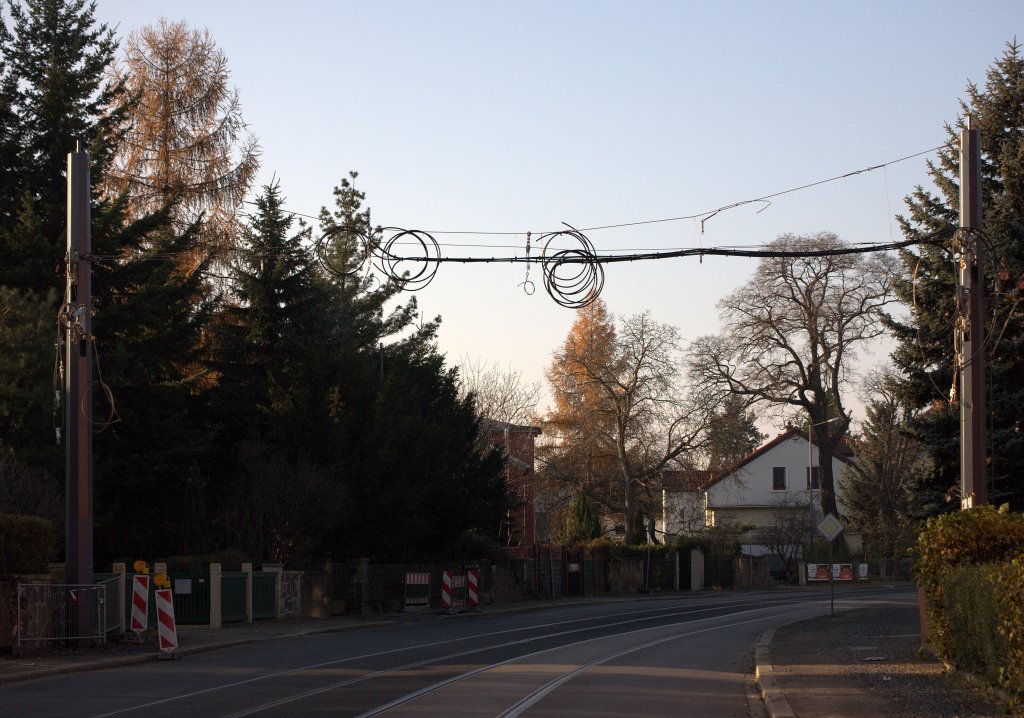 Eine neue Fahrleitungseinspeisung entsteht. 
17.11.2012 14:28 Uhr  
Radebeul, Hhe Flemmimgstrae.