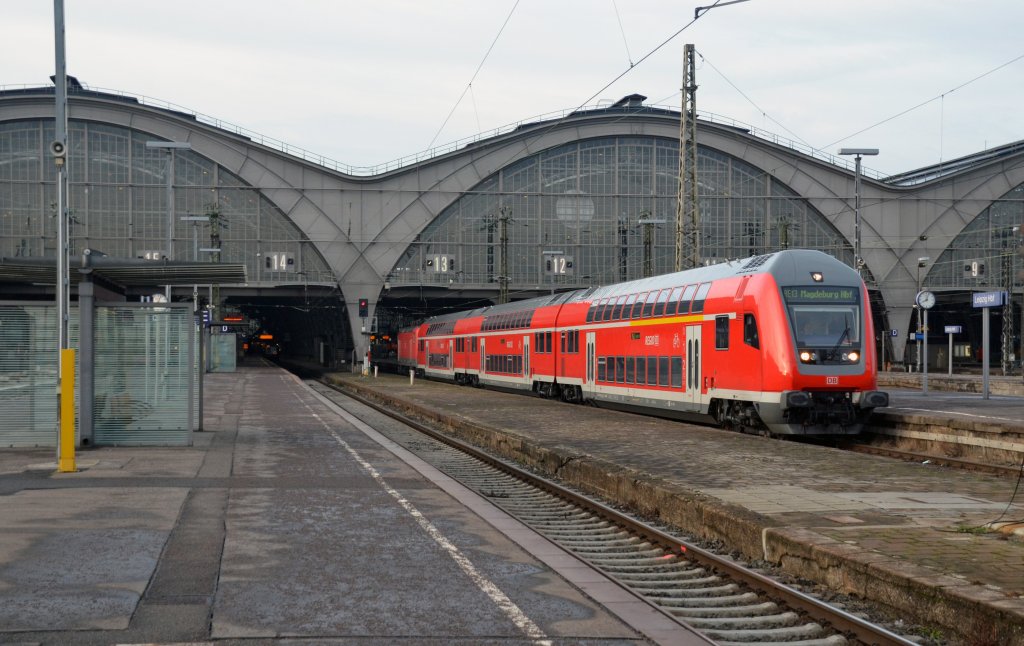 Eine neue Garnitur Doppelstockwagen verlie am 25.02.12 als RE den Leipziger Hbf nach Magdeburg.