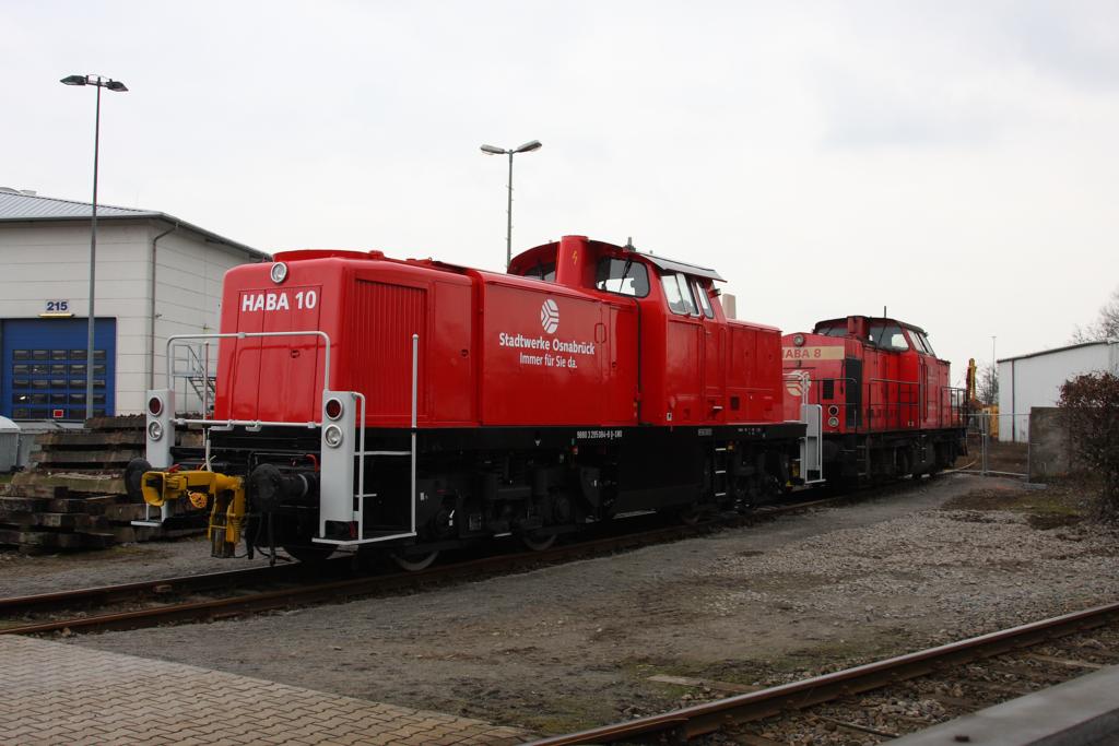 Eine der neuen Lokomotiven im Hafen Osnabrck
HABA 10 der Stadtwerke Osnabrck hier am 18.2.2013 im Depot im Hafen.
Es handelt sich um ex DB  295084.
Es gibt eine weitere 295er, die mir aber noch nicht vor die Linse kam.
