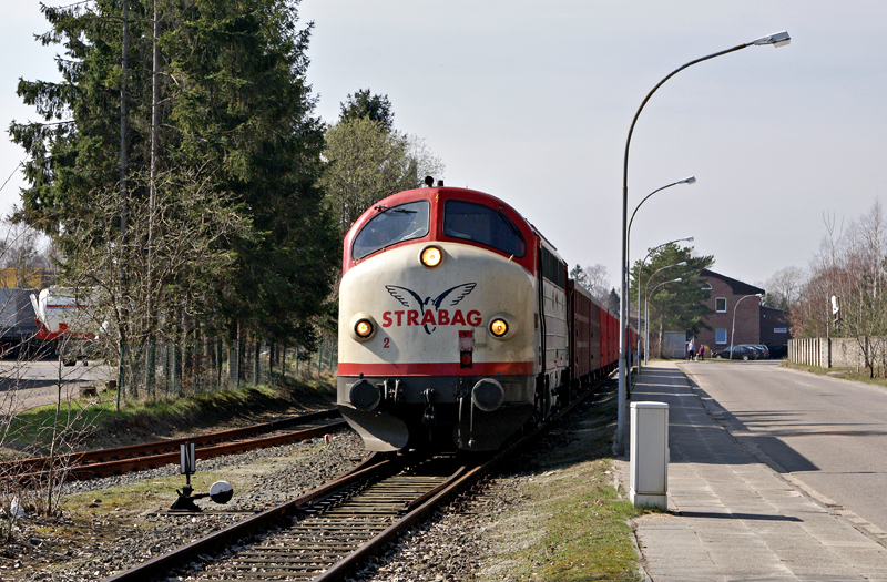 Eine NOHAB der Strabag/EIVEL stellt am 7.04.2010 in Wahlstedt einen aus 27 Wagen bestehenden Zug zusammen.